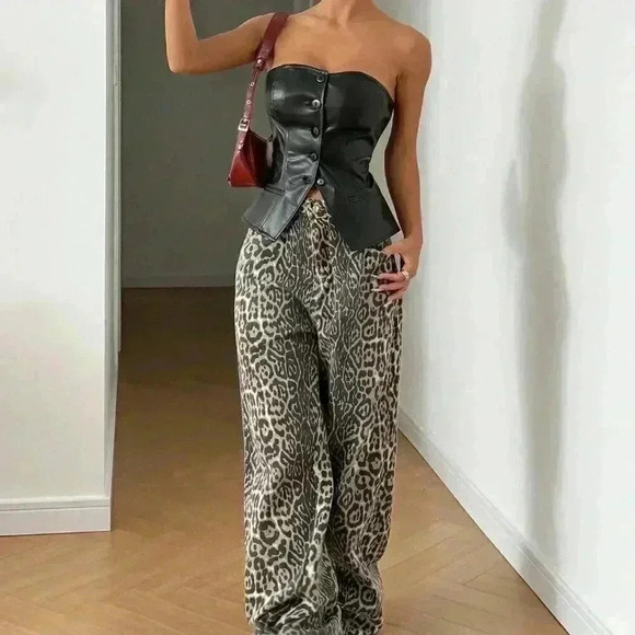 Black Casual Women's Pu Cropped Tank Top With Single Button - Picture 5 of 5